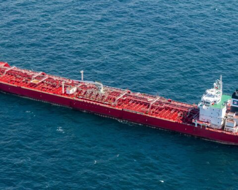 Tanker Unity in Morsk haven Murmansk vastgehouden wegens loonschulden en gebrekkige veiligheid