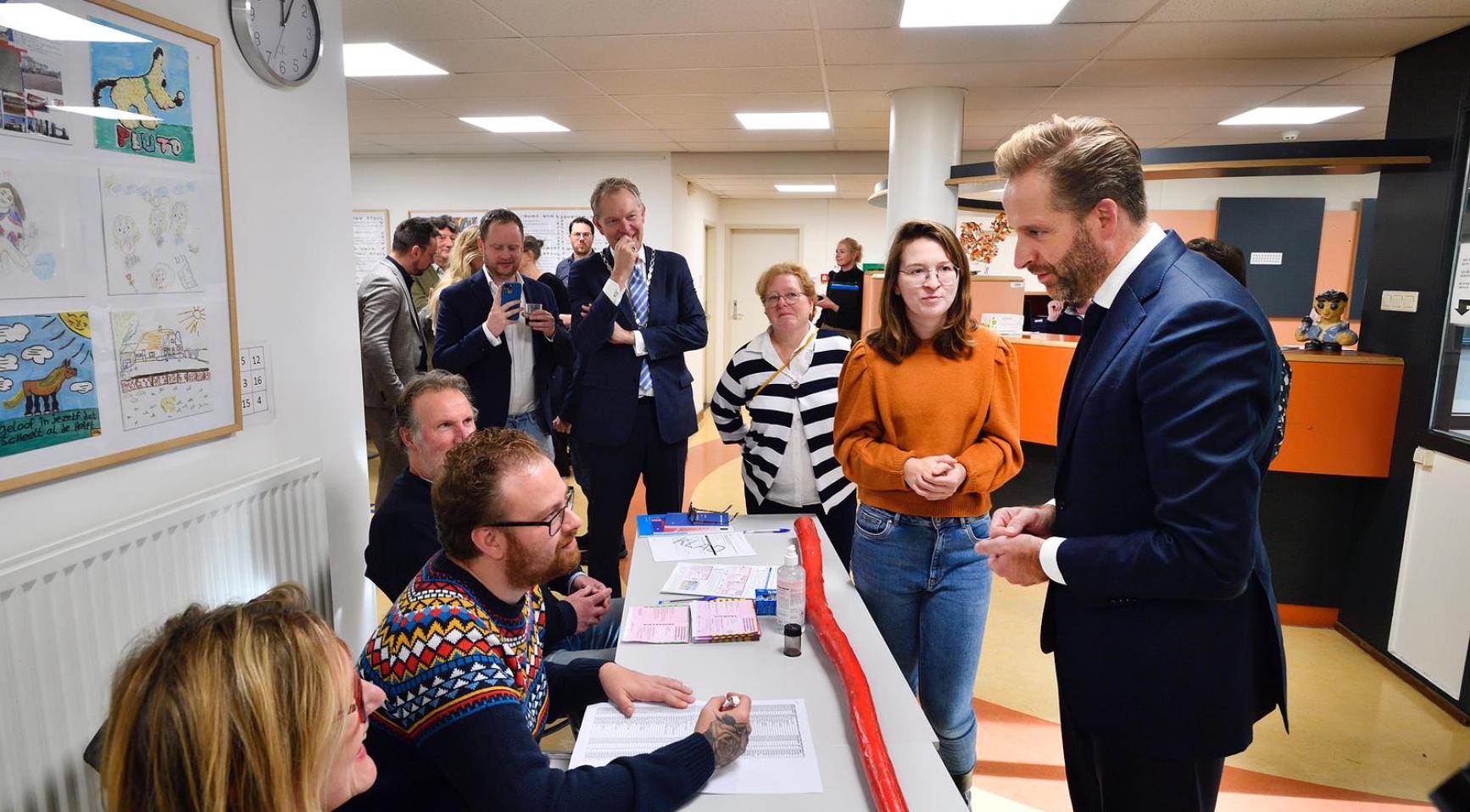 Adviesraad roept overheid op om burgers meer te betrekken bij versterking van de democratie