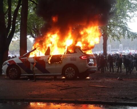 AIVD: politiek moet zich rekenschap geven over rechtsextremisten bij rellen