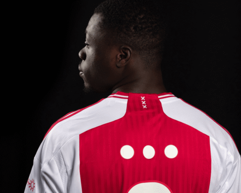Ajax herhaalt contract met Kasper Dolberg na verkoop van Brian Brobbey en Bertrand Traore