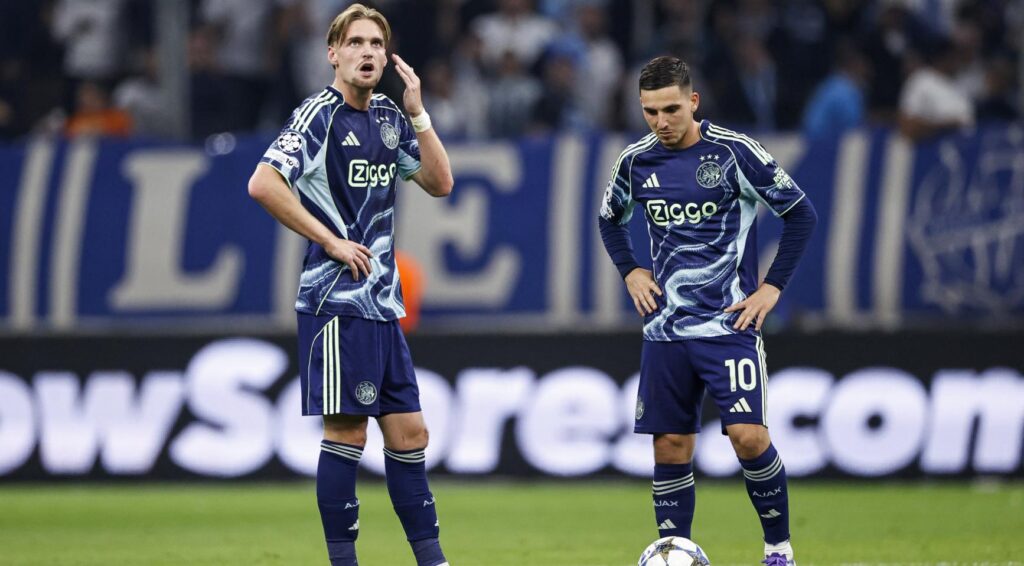 Ajax lijdt zware 4-0 nederlaag tegen Olympique Marseille in de UEFA Champions League