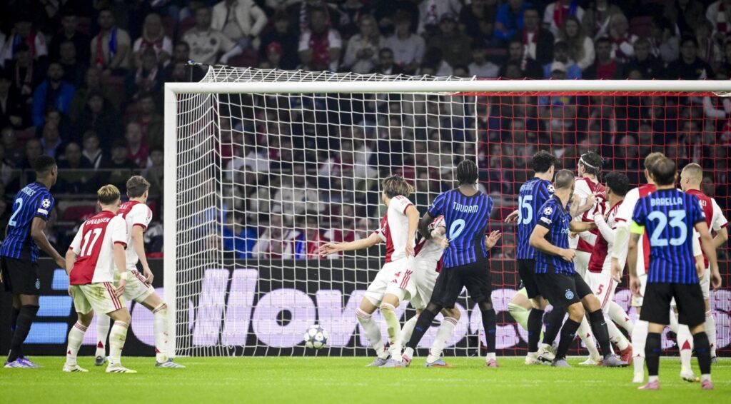 Ajax verliest met 2-0 van Internazionale in de UEFA Champions League