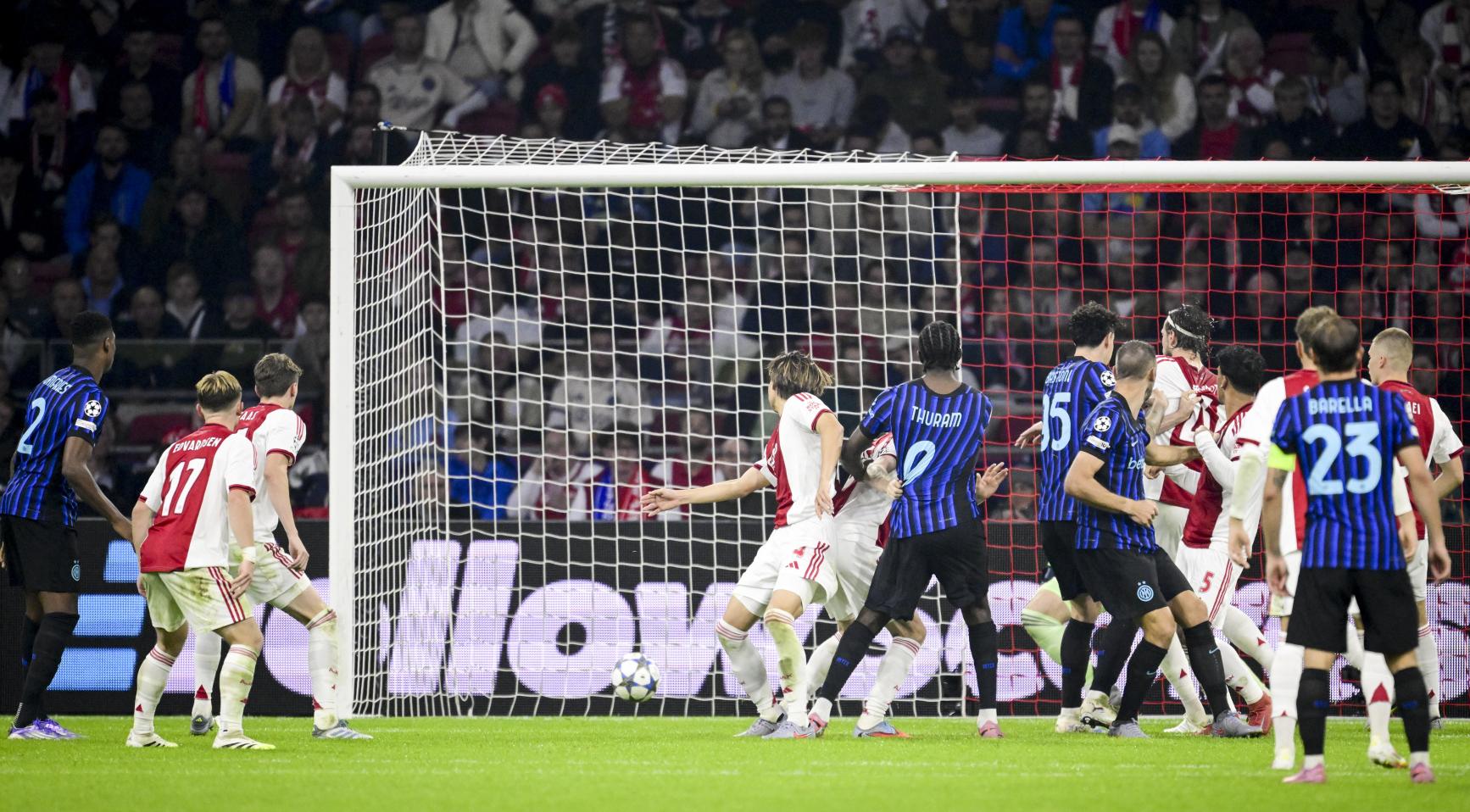 Ajax verliest met 2-0 van Internazionale in de UEFA Champions League