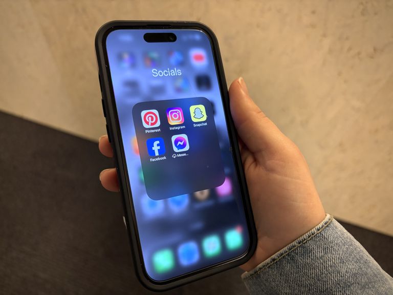 Amsterdam breidt hulplijn uit voor online misbruik na 167 meldingen in zes maanden