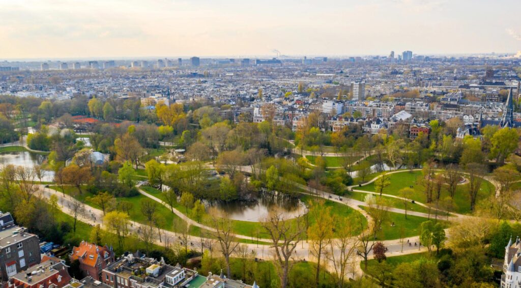 Amsterdamse bewoners vermijden 's nachts verschillende stadsparken, winkelstraten en fietstunnels