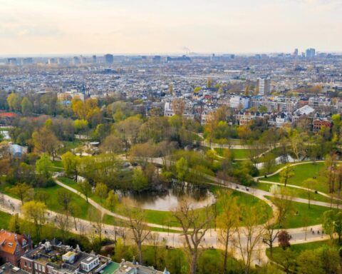 Amsterdamse inwoners vermijden 's nachts verschillende stadsparken, winkelstraten en fietstunnels