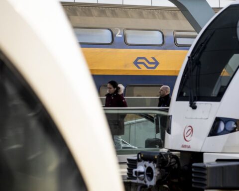 Arriva gaat opnieuw in gesprek met ministerie over treinvervoer tussen Zwolle, Groningen en Leeuwarden