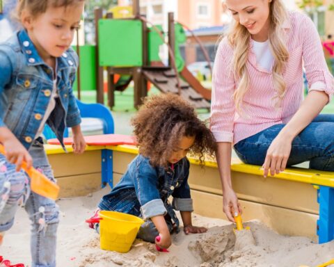 Au pairs vastgehouden en gedeporteerd door dubieuze praktijken van Nederlands bureau