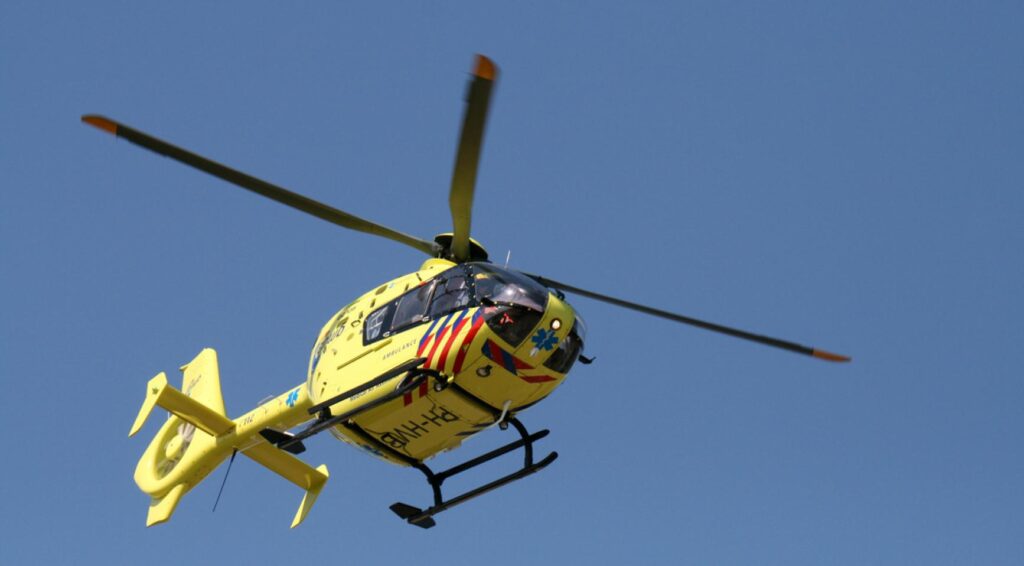 Auto vlam vat na botsing in Den Haag, meerdere gewonden