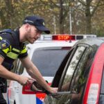 Bestuurder aangehouden na korte achtervolging nabij Breda; auto in beslag genomen om meerdere overtredingen