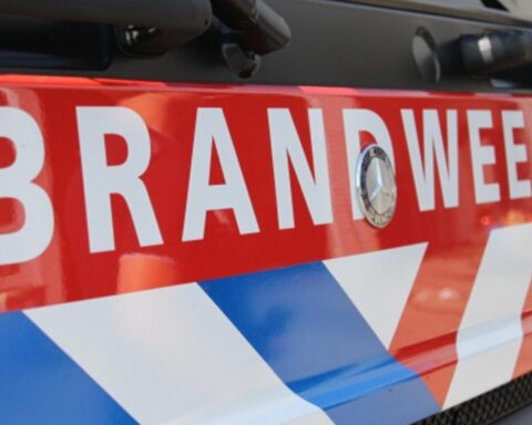 Brand veroorzaakt door elektrisch deken van hond laat halfnaakte studenten de straat op rennen