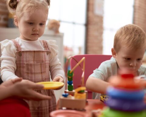 De regering investeert jaarlijks €9 miljard in kinderopvang, bijna gratis tegen 2029