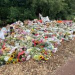 Duivendrecht herdenkt vermoorde Lisa (17) met bloemenhart op vindplaats