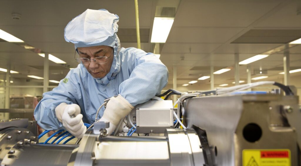 EU-leiders vragen mogelijk persoonlijk aan Nederlandse chipfabrikanten, waaronder ASML, om te verhuizen