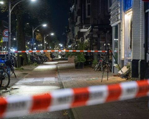 Explosie bij pizzaketen Overtoom in Amsterdam rond 02.00 uur