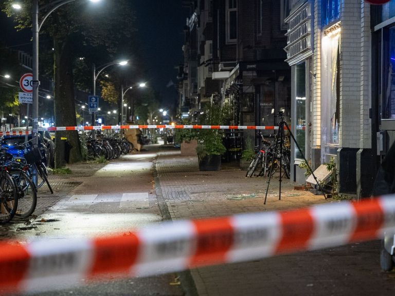 Explosie bij pizzaketen Overtoom in Amsterdam rond 02.00 uur