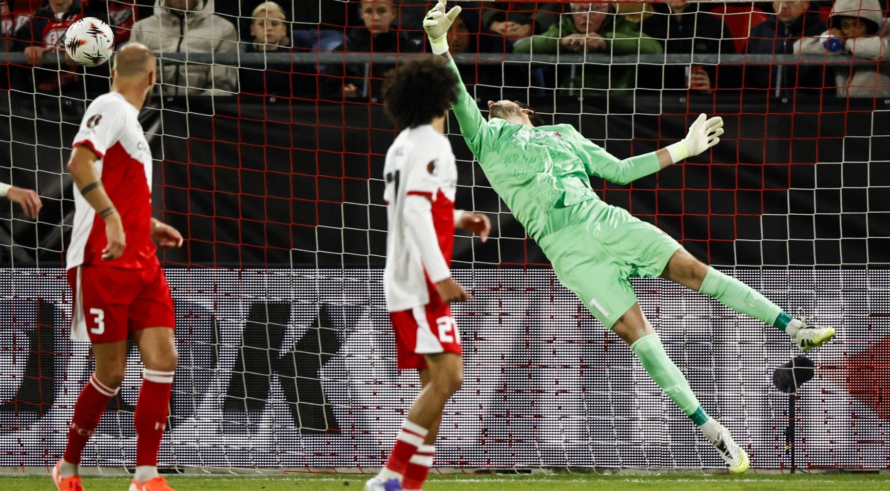 FC Utrecht verliest van Lyon terwijl Nederlandse clubs ongewenst Europees record evenaren