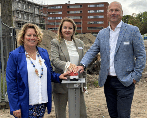 Feestelijke start van de bouw van Boterbloem in Vlaardingse wijk Heemtuinen