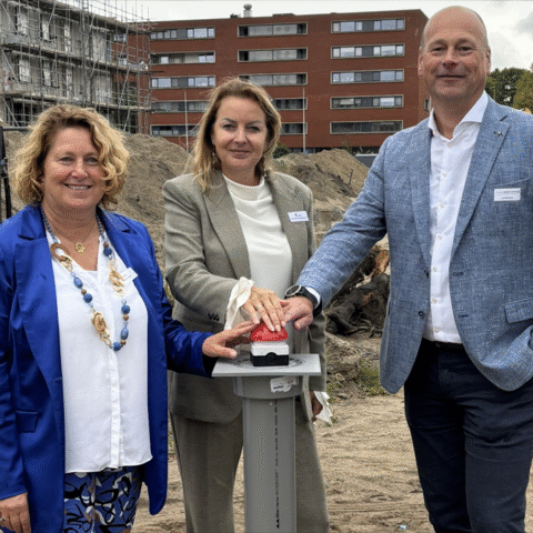 Feestelijke start van de bouw van Boterbloem in Vlaardingse wijk Heemtuinen