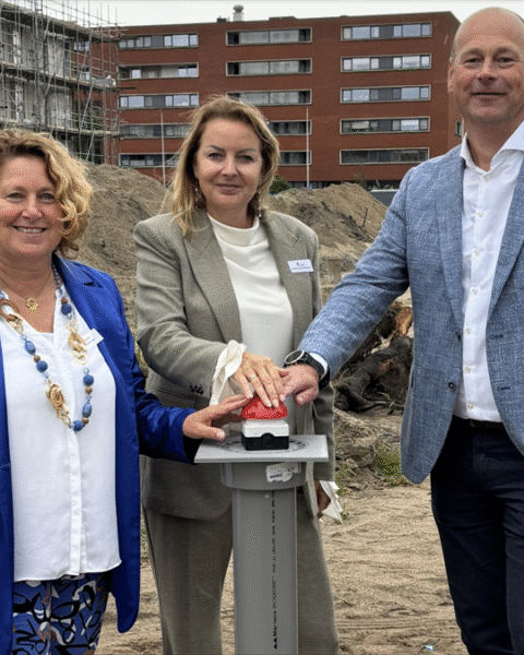 Feestelijke start van de bouw van Boterbloem in Vlaardingse wijk Heemtuinen