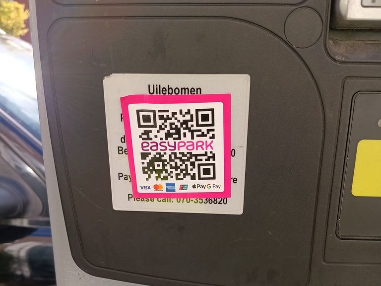 Gemeente Den Haag waarschuwt voor valse QR-codes op parkeerautomaten in de stad