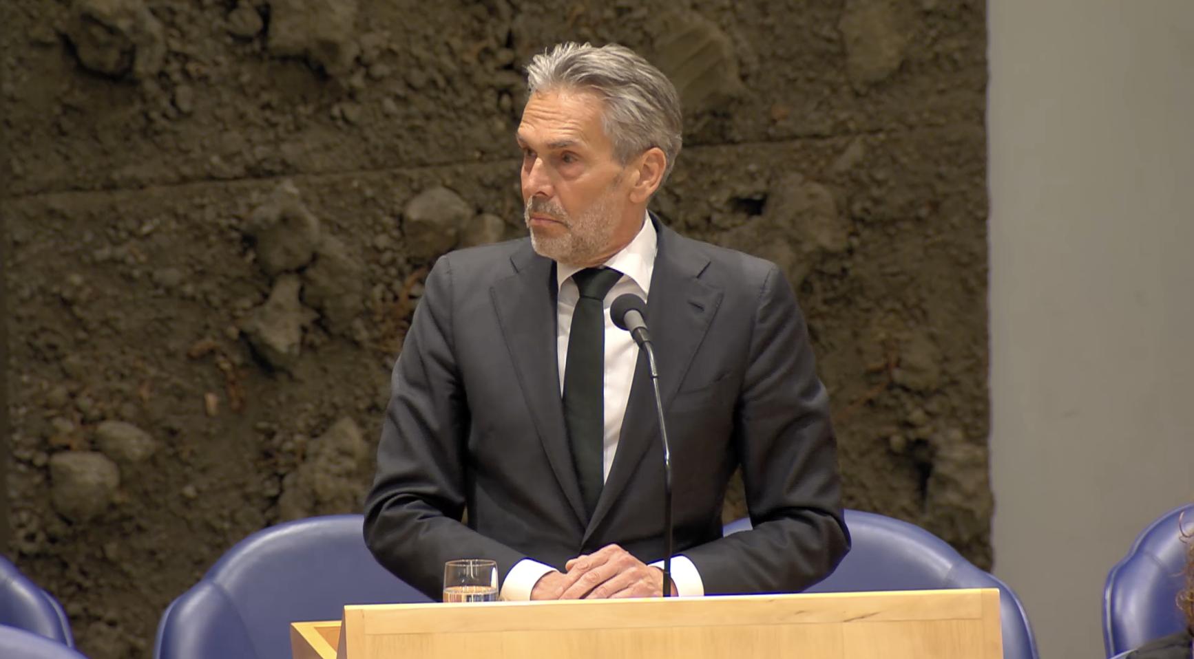 Gevallen kabinet geconfronteerd met sterke, maar verdeelde parlement in begrotingsdebat vandaag