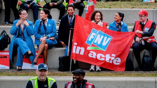 Grondpersoneel KLM staakt, 119 vluchten geannuleerd op woensdag