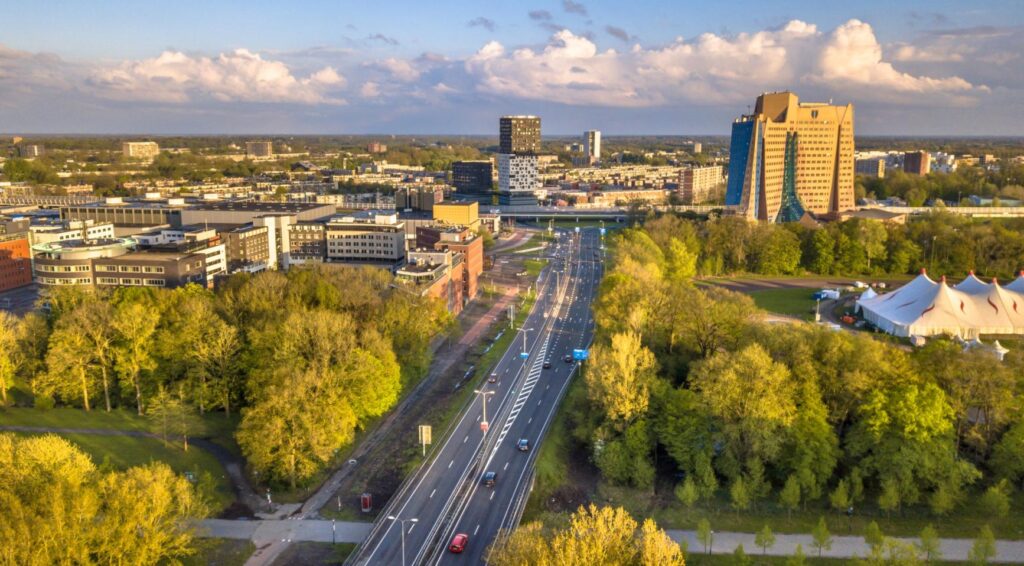 Groningen neemt extra verkeersborden in gebruik na slipaccidenten bij "Mario Kart-bocht"