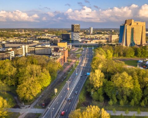 Groningen neemt extra verkeersborden in gebruik na slipaccidenten bij "Mario Kart-bocht"