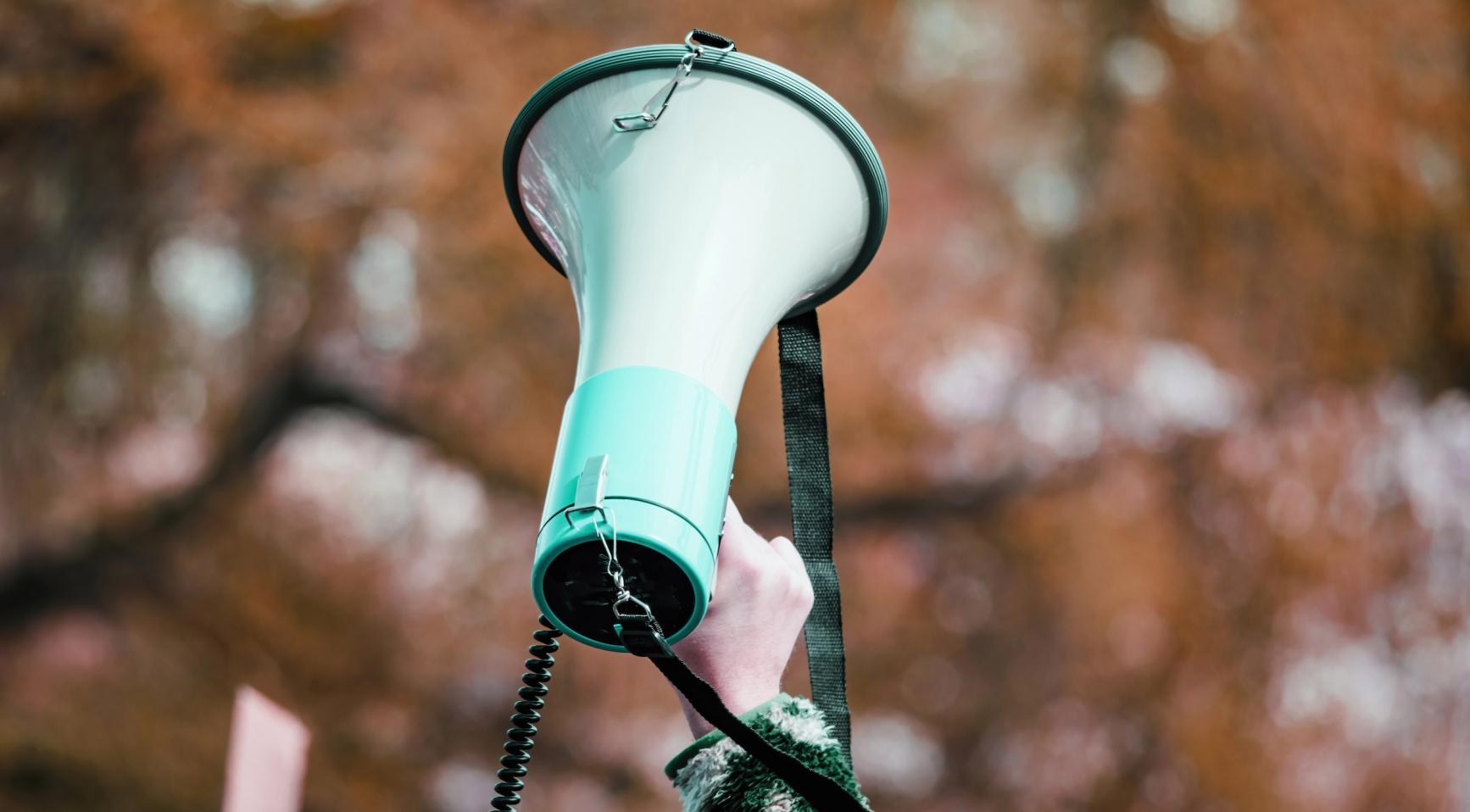 Honderden huishoudelijke werkers demonstreren in Den Haag tegen asielplannen kabinet