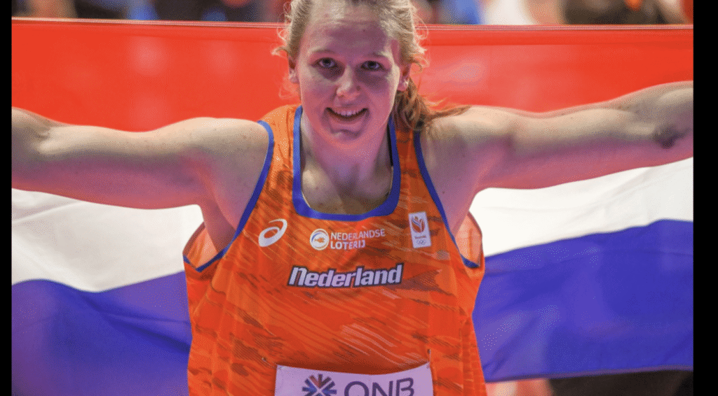 Jessica Schilder wint eerste wereldtitel kogelstoten met dramatische laatste worp in Tokio