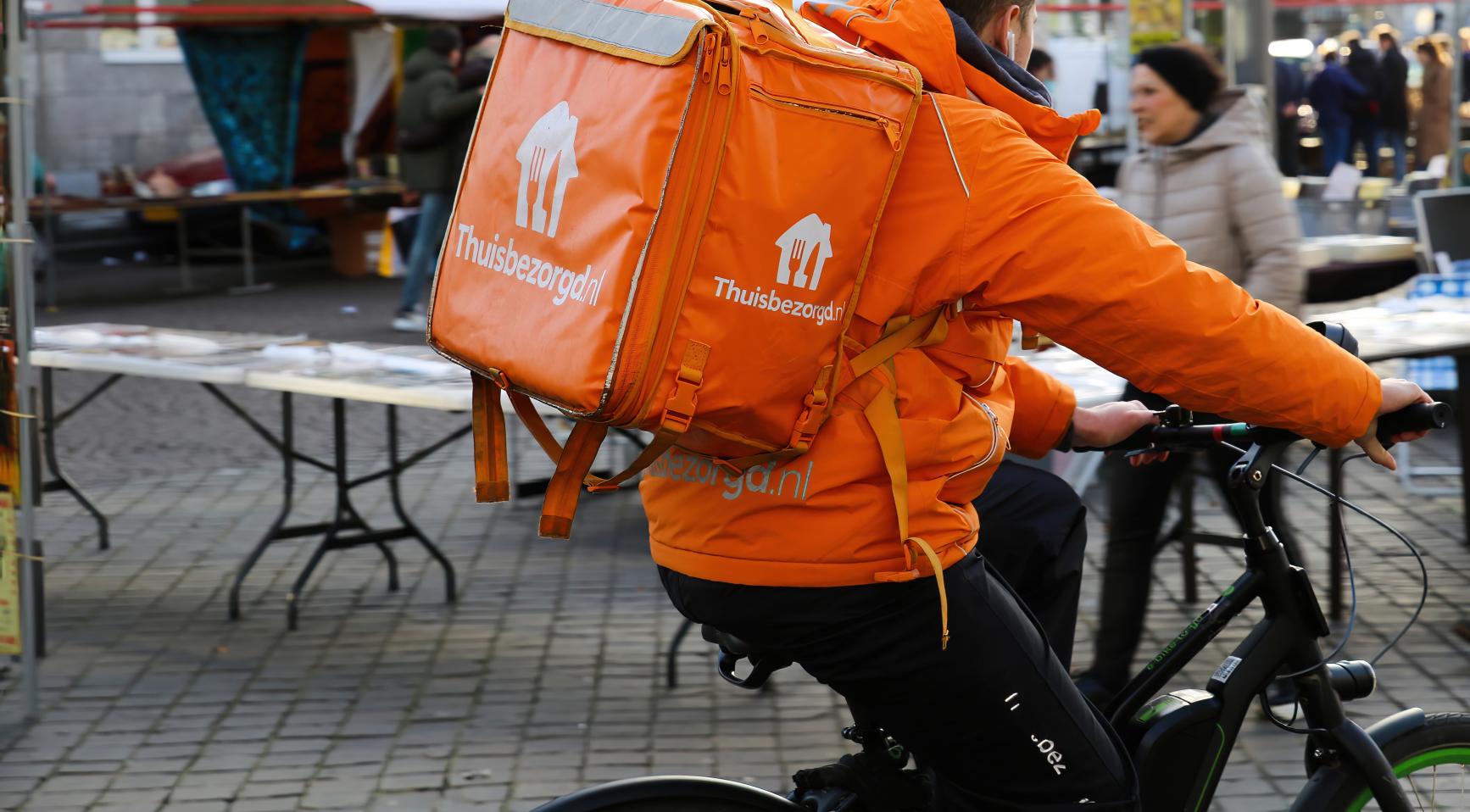Just Eat Takeaway snijdt 200 banen bij Thuisbezorgd na reorganisatie met AI