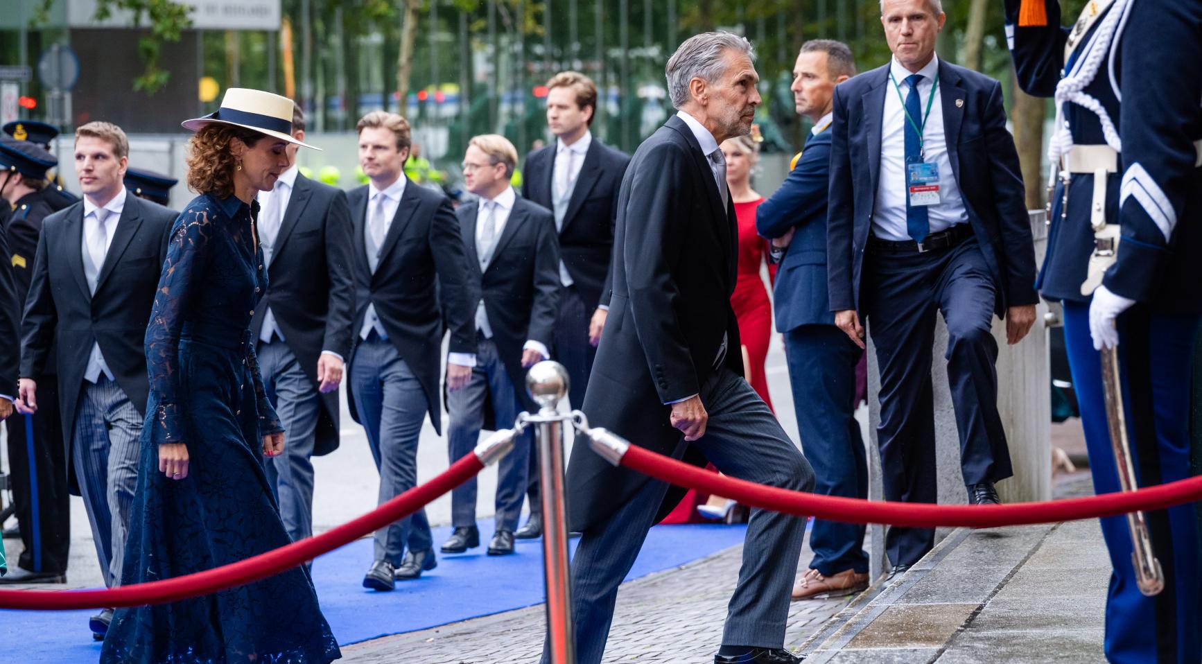 Kabinetsvoorstellen voor 2026 belichten bezuinigingen terwijl schulden stijgen boven €548 miljard