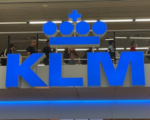 KLM vraagt voorlopige voorziening tegen vakbonden vanwege staking grondpersoneel Schiphol