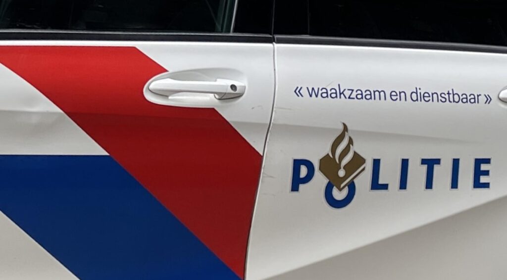 Man neergestoken tijdens conflict op straat in Vlijmen; politie zoekt verdachte