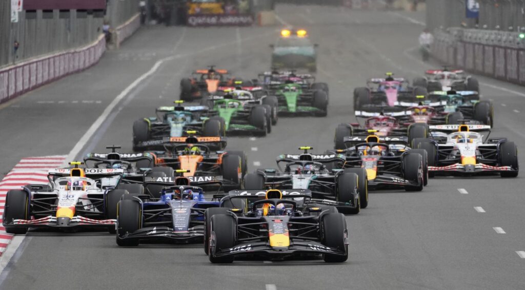 Max Verstappen boekt tweede achtereenvolgende overwinning in de Grote Prijs van Azerbaijan in Baku