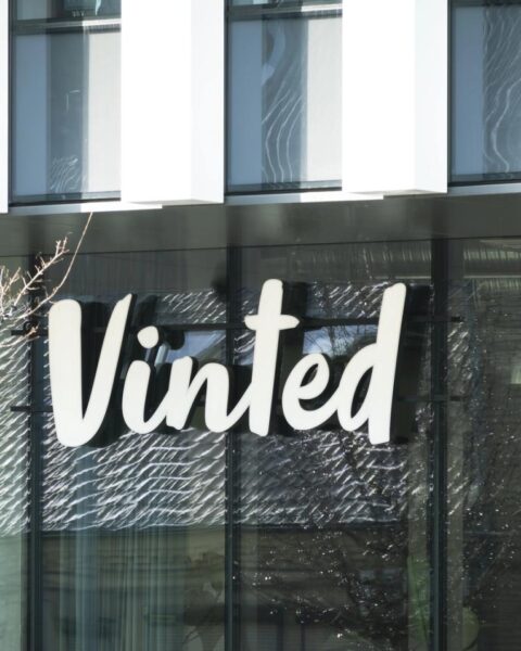 Nederlanders besparen op verzendkosten door gebruik te maken van Vinted