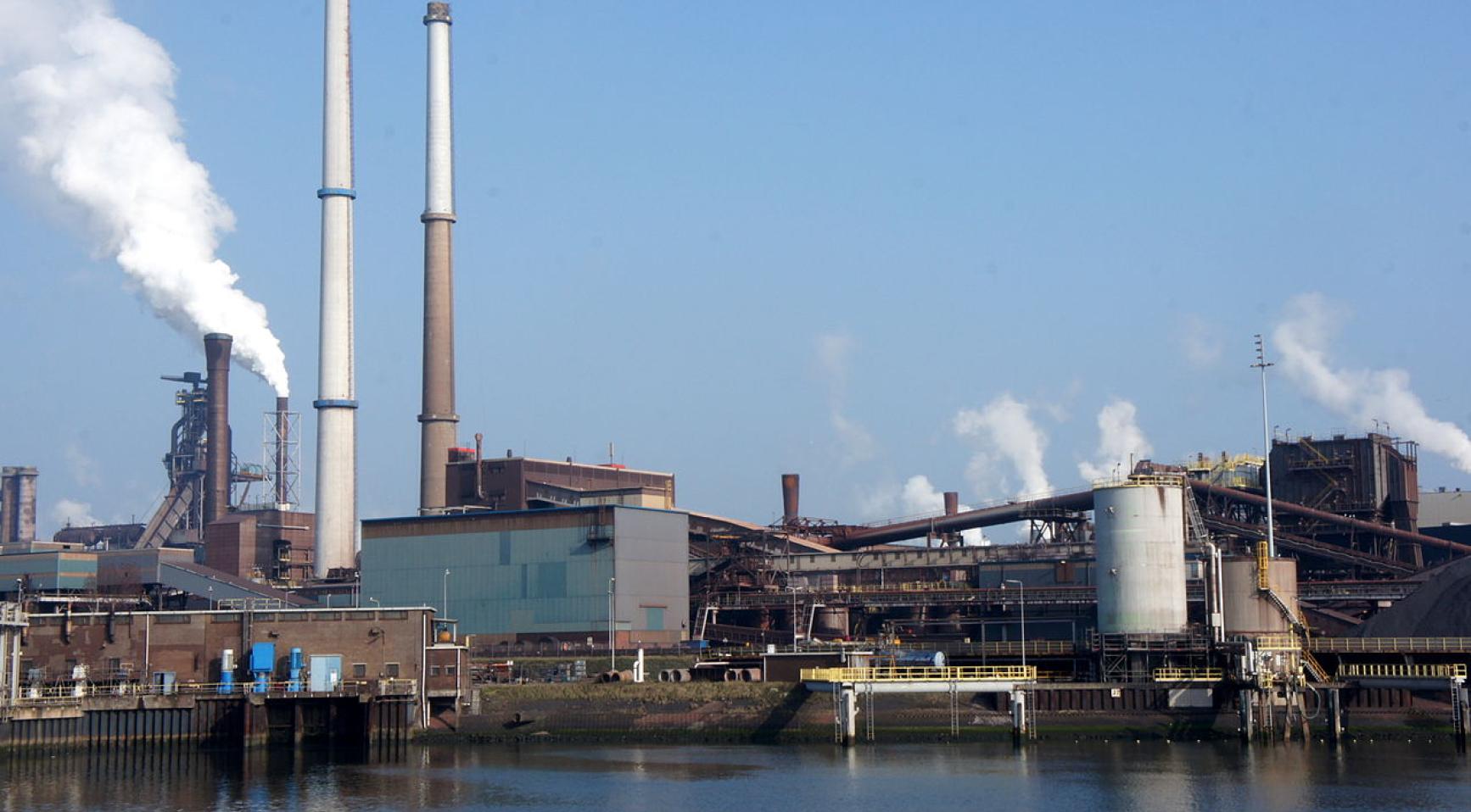 Nederlandse regering tekent akkoord met Tata Steel voor emissiereductie in IJmuiden