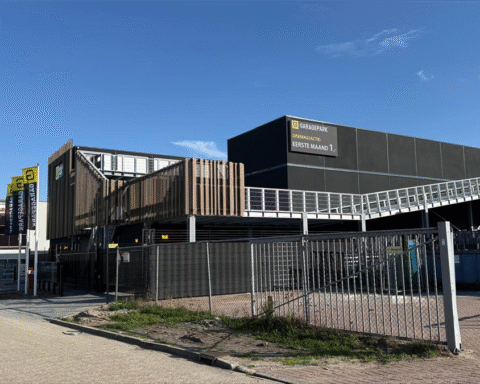 Nieuwe meerlaags opslagcentrum met rijbanen geopend in Nieuwegein