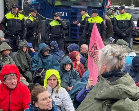 Openbaar ministerie eist taakstraffen en boetes voor actievoerders van Extinction Rebellion