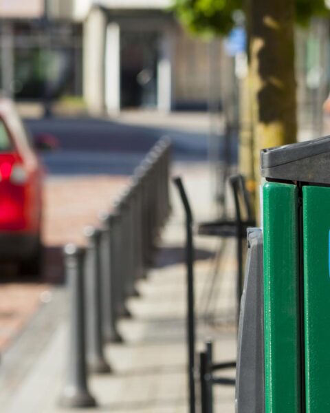 Oplichters gebruiken QR-code-stickers op parkeerautomaten om toegang te krijgen tot bankrekeningen