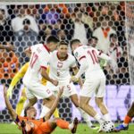 Oranje сыграл вничью 1-1 с Польшей после позднего гола соперника