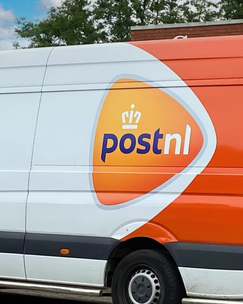 PostNL планирует открыть 3,600 автоматов для посылок и улучшить методы доставки к 2028 году