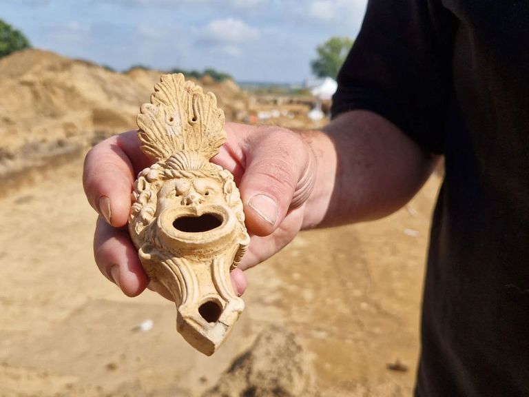 Romeins olielampje van 1800 jaar oud ontdekt tijdens opgravingen in Cuijk