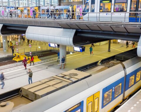 Schade door de eerste officiële herfststorm: Minder treinen naar Den Haag op Prinsjesdag