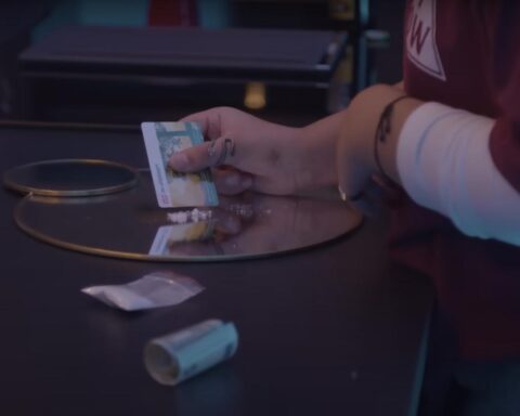 Steeds meer jonge volwassenen in Amsterdam maken gebruik van designerdrugs en gokken