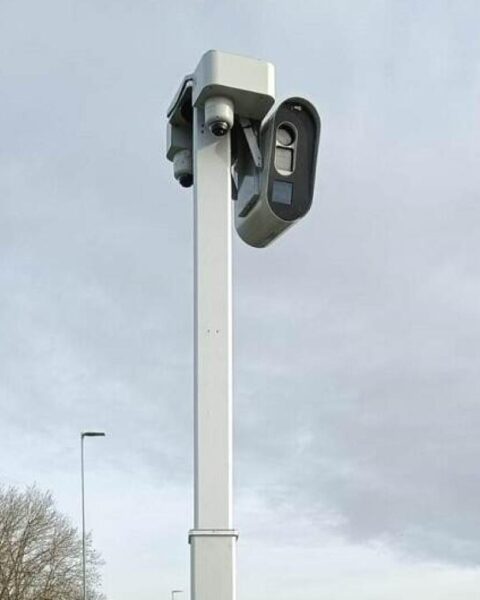 Storm blaast verkeerscamera's omver die telefoongebruikers registreren, alle eenheden uitgeschakeld