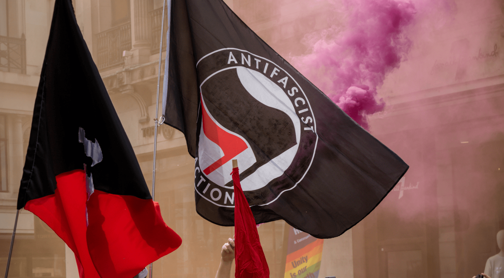 Tweede Kamer wil Amerikaans voorbeeld volgen en Antifa als terroristische organisatie bestempelen