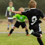 Verbod op koppen voor kinderen in het voetbal, verplichte helmen voor schaatsen: Sportraad