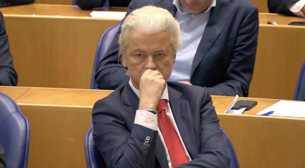 Vrouwenorganisaties dienen discriminatieklacht in tegen Geert Wilders om X-berichten